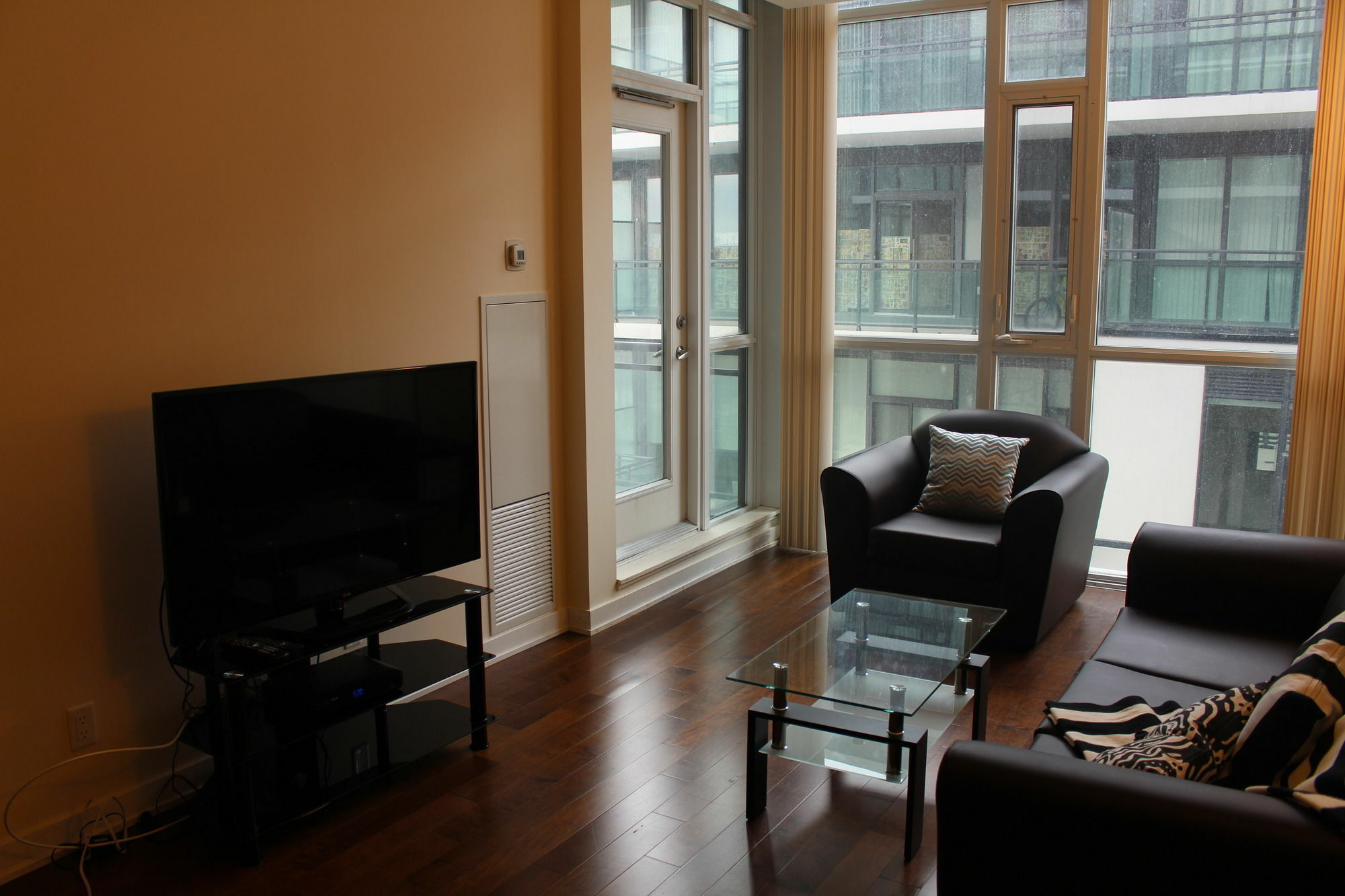 Custom Luxury Suite - By Elite Suites Місісаґа Екстер'єр фото