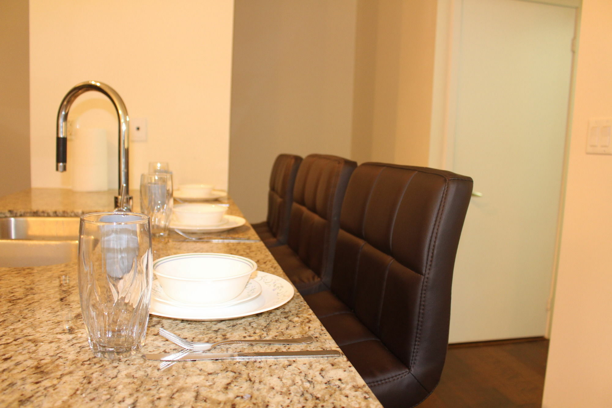 Custom Luxury Suite - By Elite Suites Місісаґа Екстер'єр фото